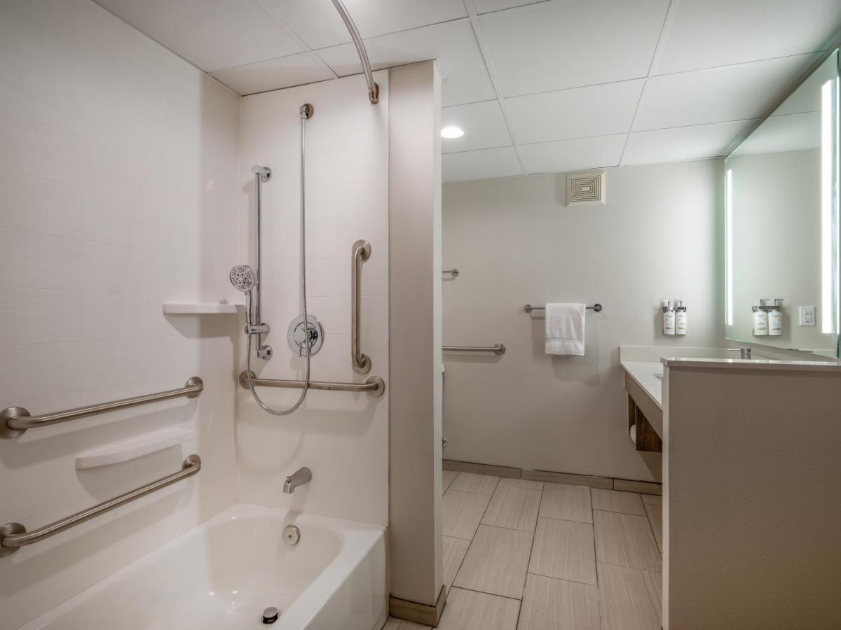 Holiday Inn Express & Suites Greensboro - I-40 Atwendover By Ihg Bagian luar foto