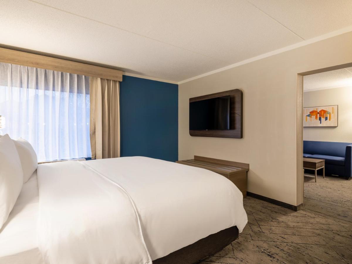 Holiday Inn Express & Suites Greensboro - I-40 Atwendover By Ihg Bagian luar foto