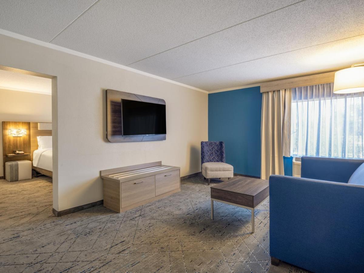 Holiday Inn Express & Suites Greensboro - I-40 Atwendover By Ihg Bagian luar foto