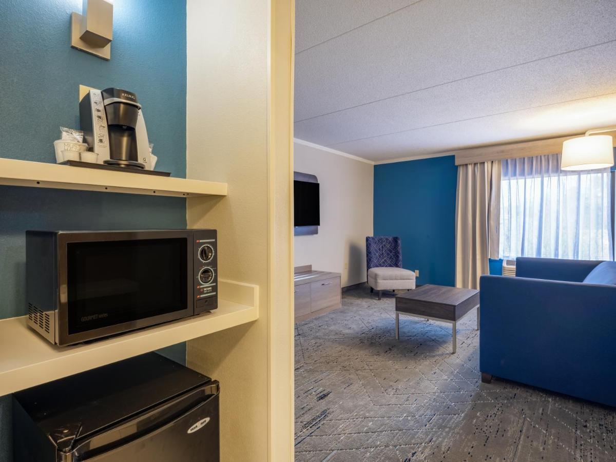 Holiday Inn Express & Suites Greensboro - I-40 Atwendover By Ihg Bagian luar foto