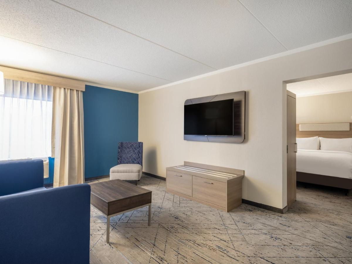 Holiday Inn Express & Suites Greensboro - I-40 Atwendover By Ihg Bagian luar foto