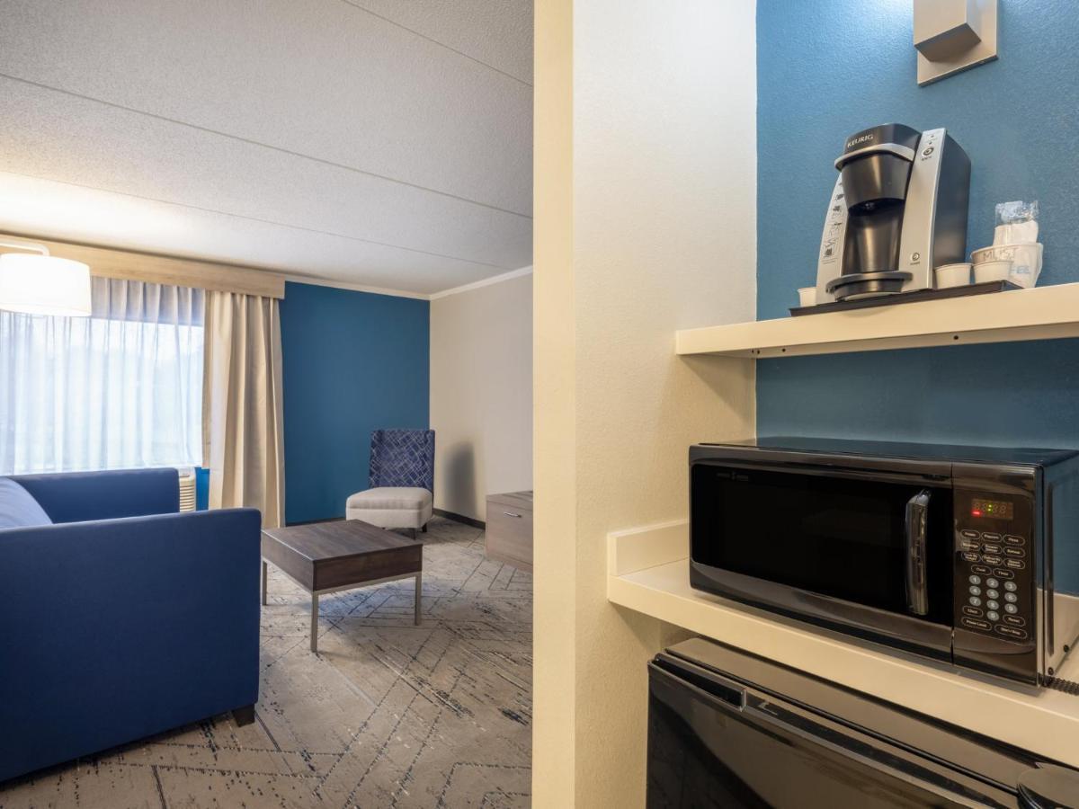 Holiday Inn Express & Suites Greensboro - I-40 Atwendover By Ihg Bagian luar foto