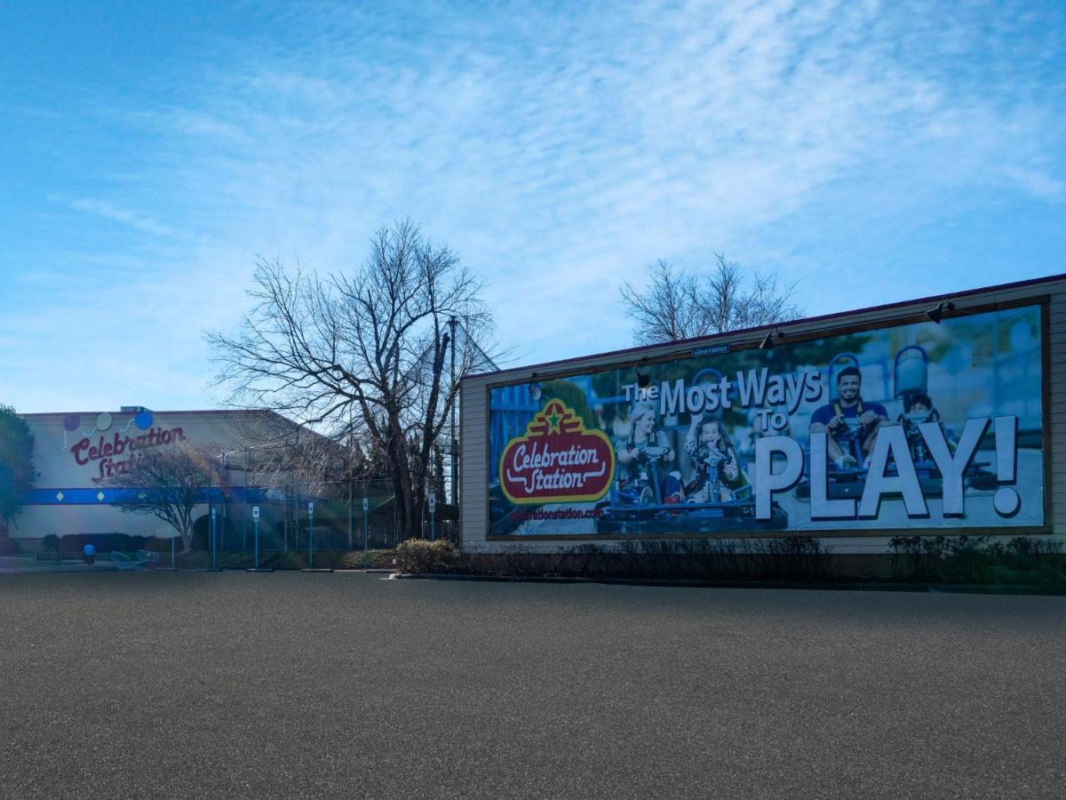 Holiday Inn Express & Suites Greensboro - I-40 Atwendover By Ihg Bagian luar foto
