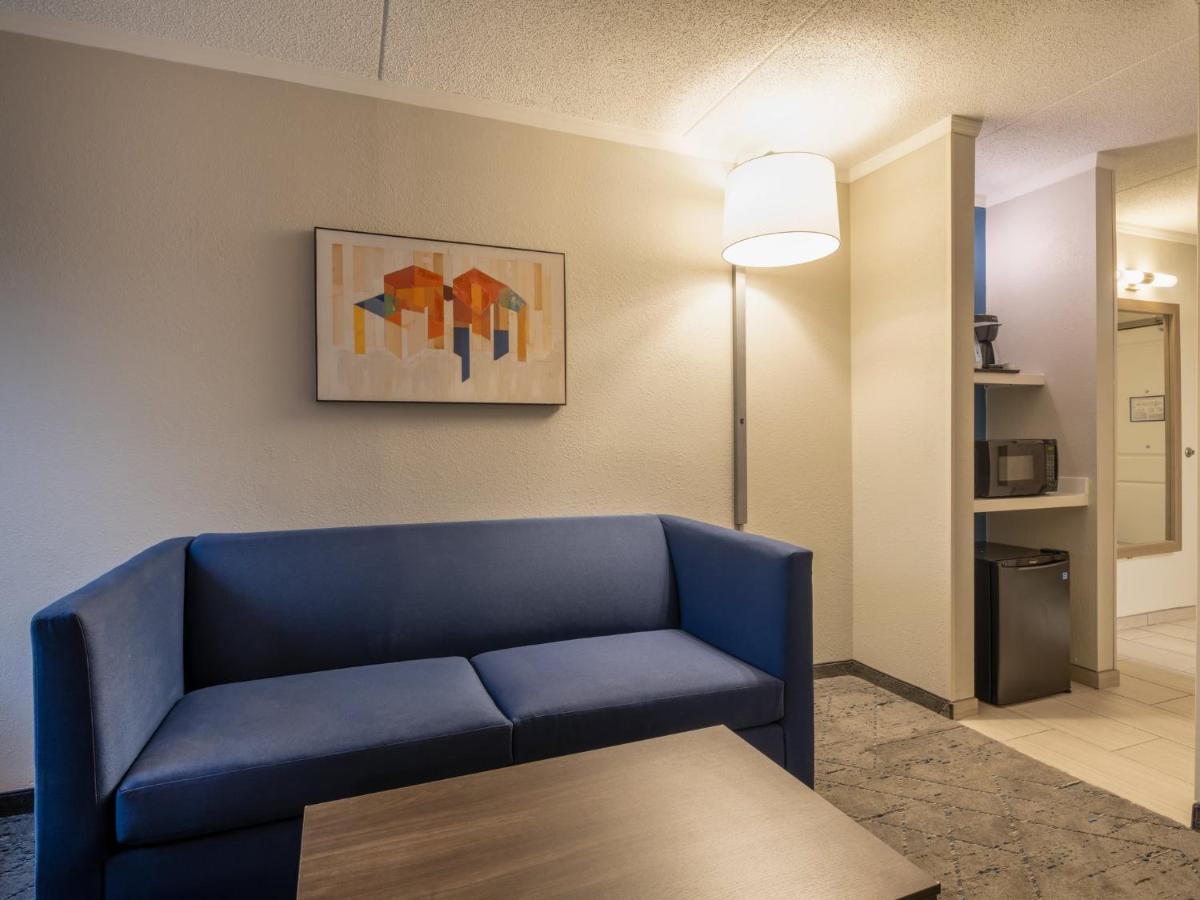 Holiday Inn Express & Suites Greensboro - I-40 Atwendover By Ihg Bagian luar foto