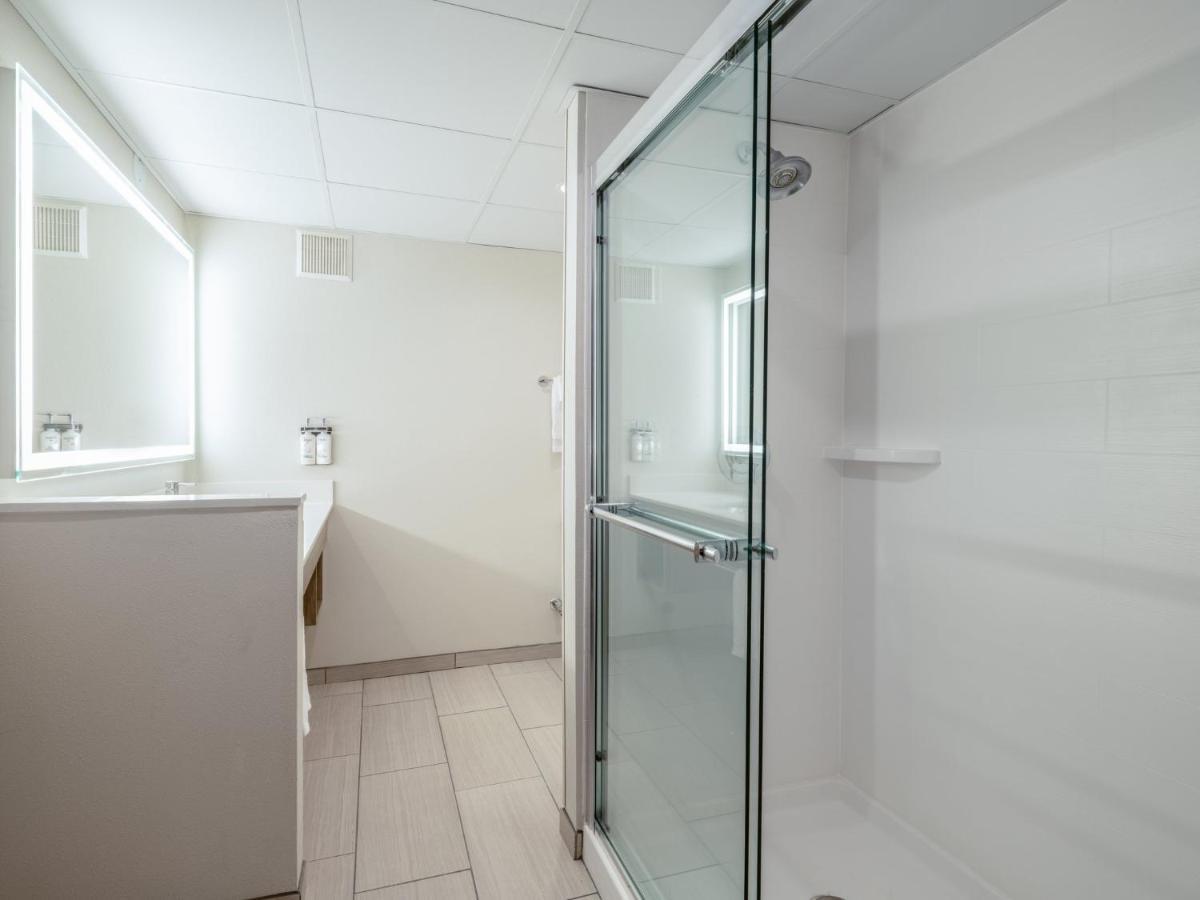 Holiday Inn Express & Suites Greensboro - I-40 Atwendover By Ihg Bagian luar foto