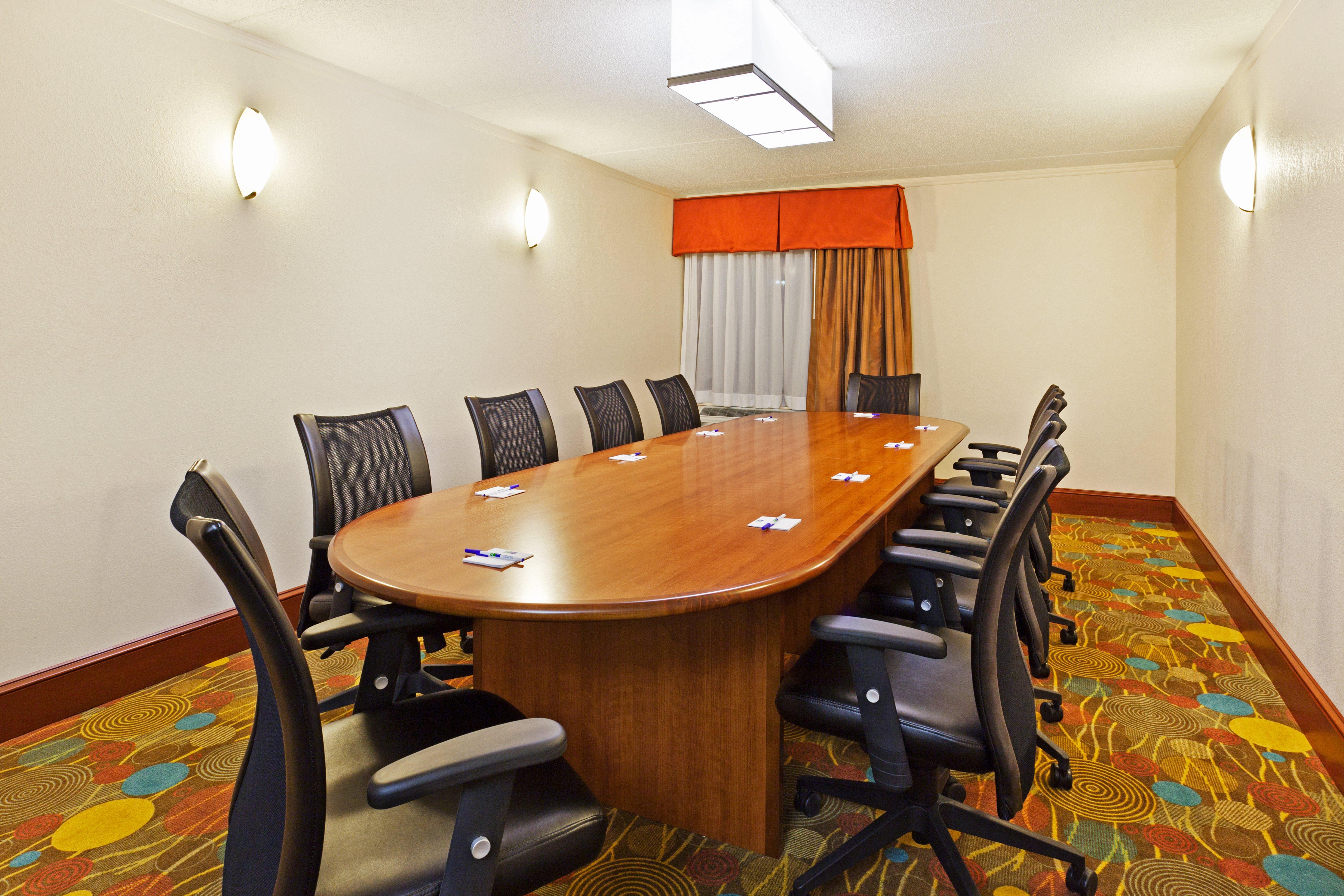 Holiday Inn Express & Suites Greensboro - I-40 Atwendover By Ihg Bagian luar foto