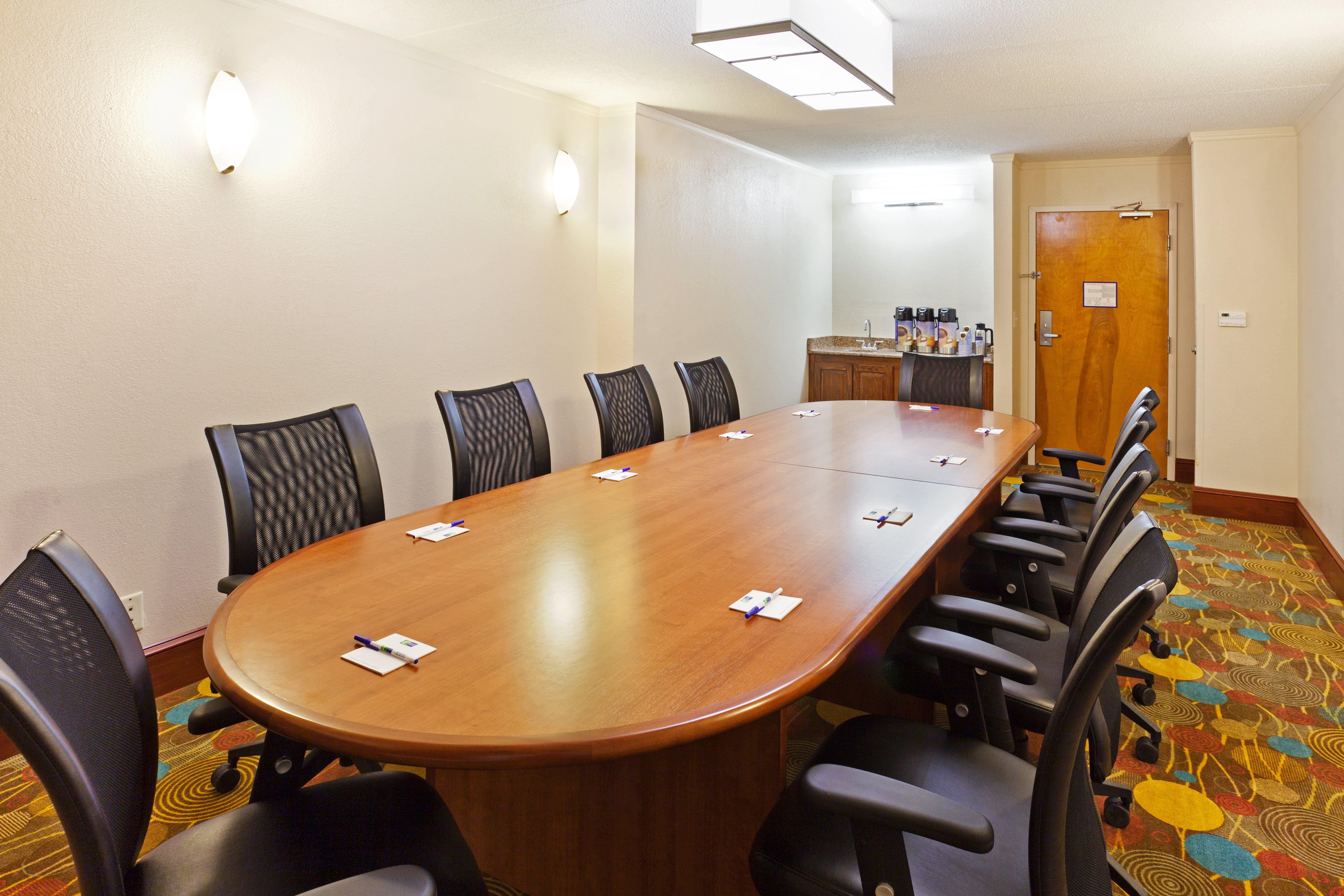 Holiday Inn Express & Suites Greensboro - I-40 Atwendover By Ihg Bagian luar foto