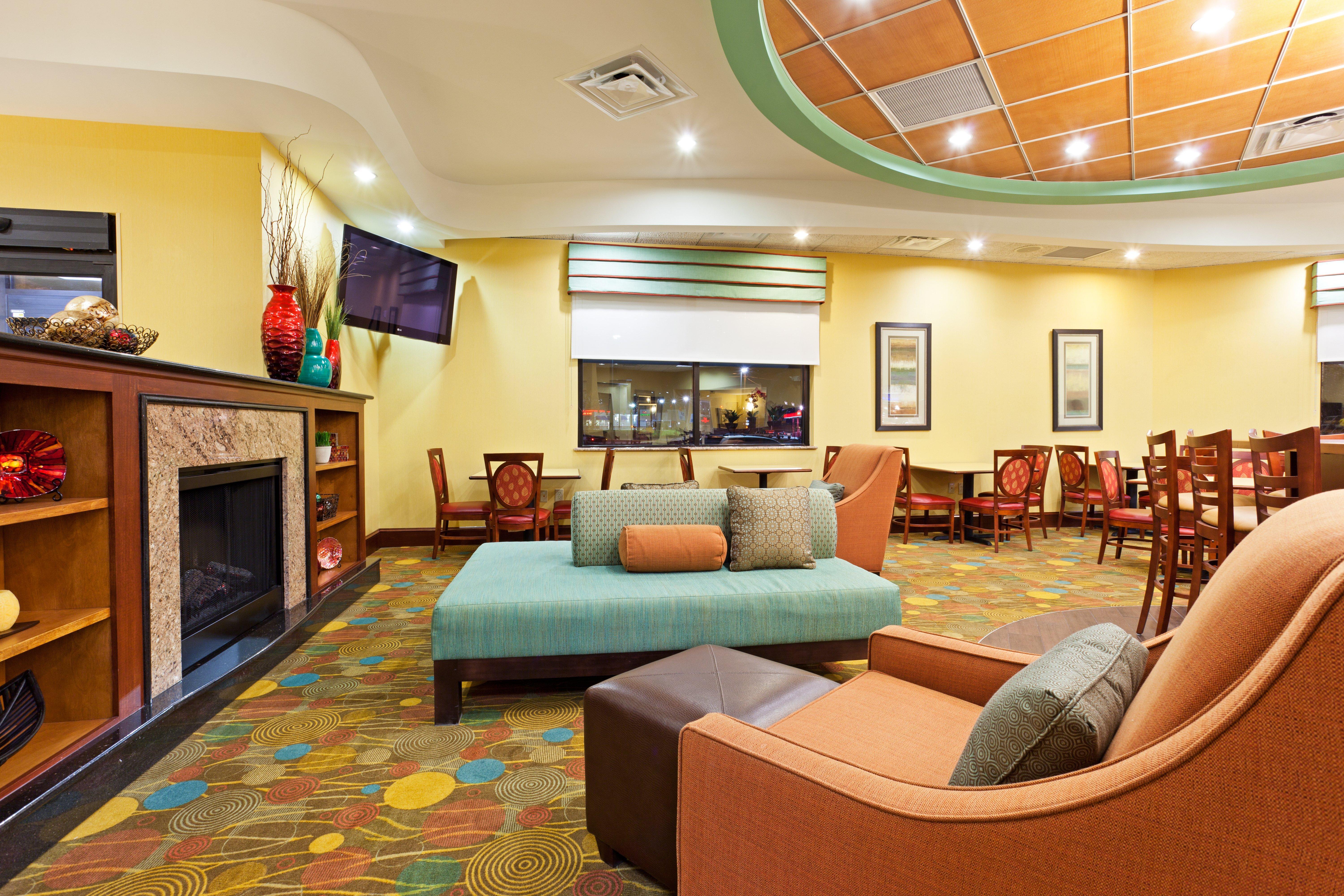 Holiday Inn Express & Suites Greensboro - I-40 Atwendover By Ihg Bagian luar foto