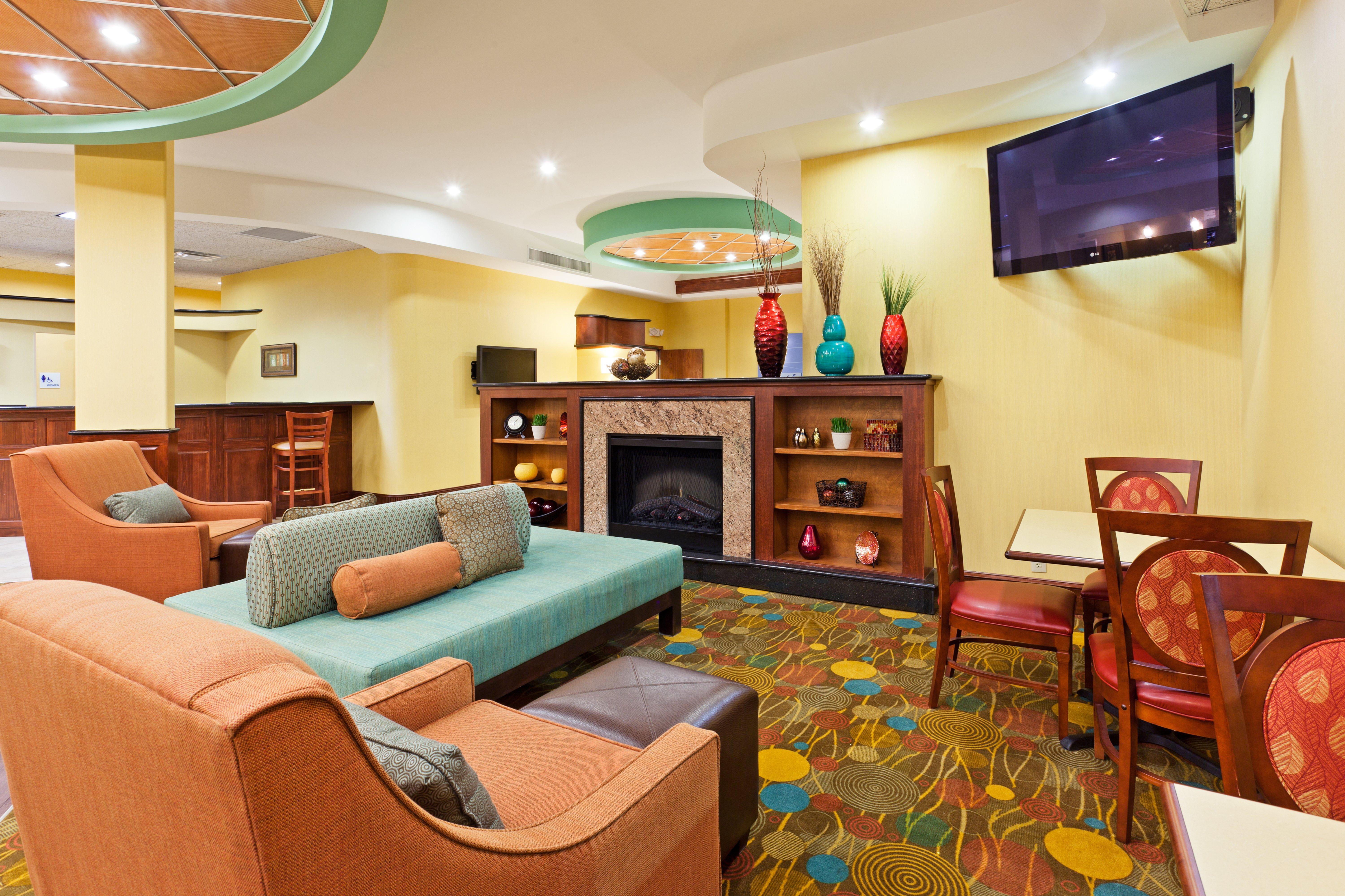 Holiday Inn Express & Suites Greensboro - I-40 Atwendover By Ihg Bagian luar foto
