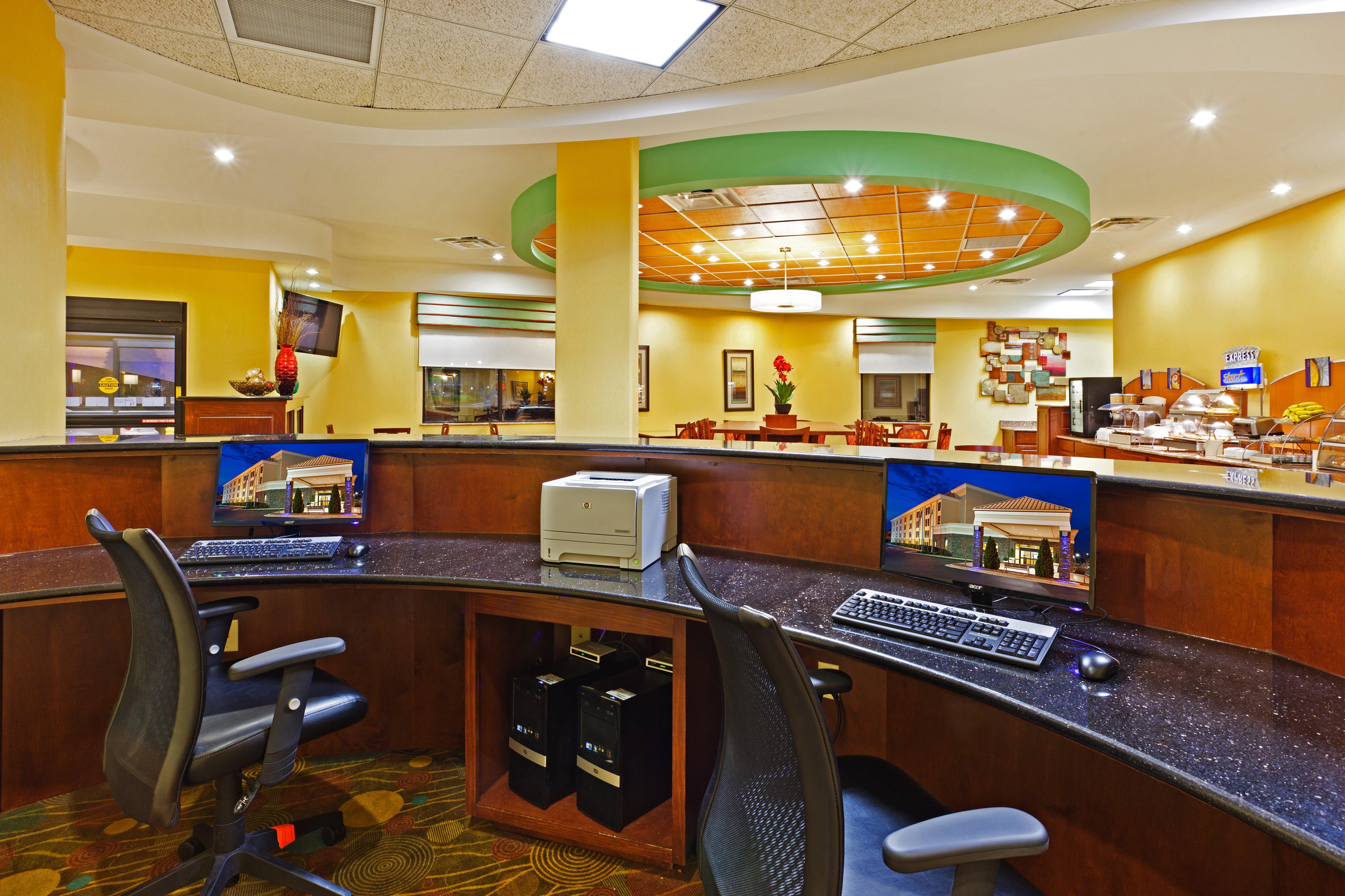 Holiday Inn Express & Suites Greensboro - I-40 Atwendover By Ihg Bagian luar foto