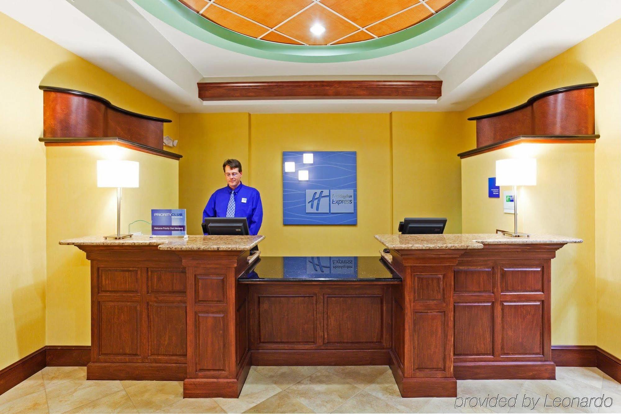 Holiday Inn Express & Suites Greensboro - I-40 Atwendover By Ihg Bagian luar foto